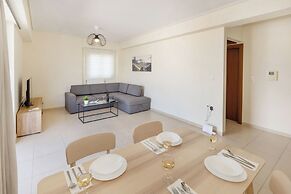 Urban Oasis with Acropolis Views by GHH