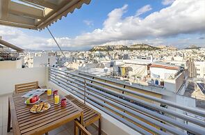 Urban Oasis with Acropolis Views by GHH