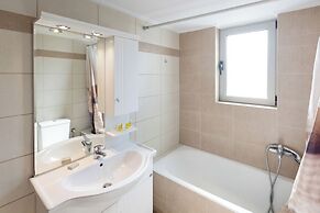 Urban Oasis with Acropolis Views by GHH