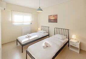 Urban Oasis with Acropolis Views by GHH