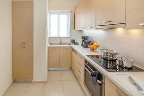 Urban Oasis with Acropolis Views by GHH