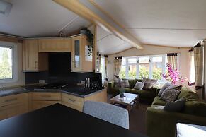 Cozy Chalet in Tzummarum