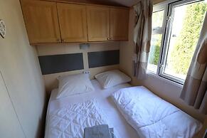 Cozy Chalet in Tzummarum