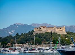 Apartment in Antibes Near Sandy Beaches