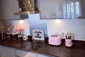 1 Bed Apartment Sleeps 2 - Free Parking -
