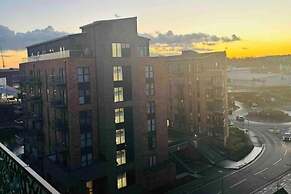 1 Bed Apartment Sleeps 2 - Free Parking -