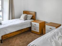 The Hideaway - Spacious 3 Bedroom Apartment