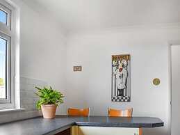 The Hideaway - Spacious 3 Bedroom Apartment