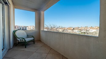 Comfort With Sunlit Balcony