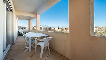 Comfort With Sunlit Balcony