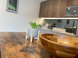 Stylish Modern Apartment in St Albans City