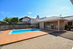 Casa com Piscina Morro das Pedras