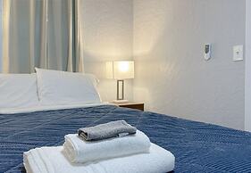 Cozy Downtown Escape With Full Kitchen 32A