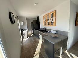 Sun-kissed Villa in Lirac