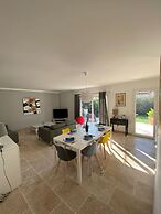 Sun-kissed Villa in Lirac