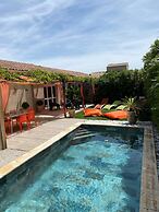 Sun-kissed Villa in Lirac