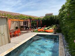 Sun-kissed Villa in Lirac