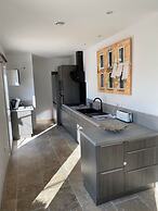 Sun-kissed Villa in Lirac