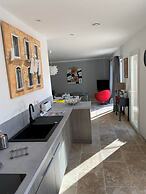 Sun-kissed Villa in Lirac