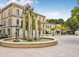 Sun-kissed Villa in Lirac