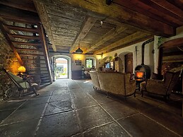 The Oak Lodge