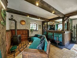 The Oak Lodge