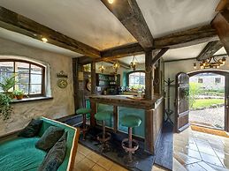 The Oak Lodge