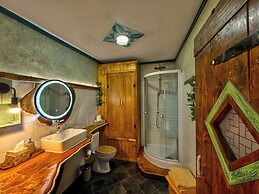 The Oak Lodge