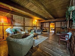 The Oak Lodge