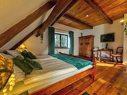 The Oak Lodge
