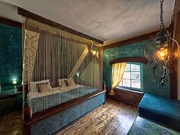 The Oak Lodge