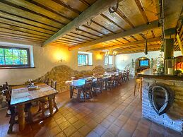 The Oak Lodge