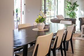 StayAU Gorgeous 5BR BBQ Home Geelong