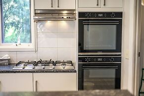 StayAU Gorgeous 5BR BBQ Home Geelong