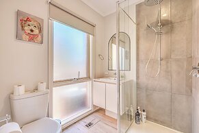 StayAU Gorgeous 5BR BBQ Home Geelong