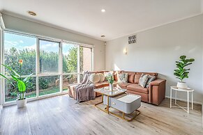 StayAU Gorgeous 5BR BBQ Home Geelong