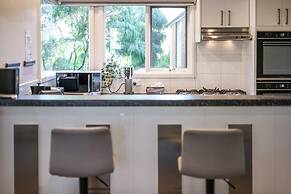StayAU Gorgeous 5BR BBQ Home Geelong
