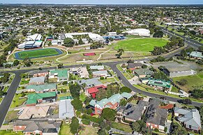 StayAU Gorgeous 5BR BBQ Home Geelong