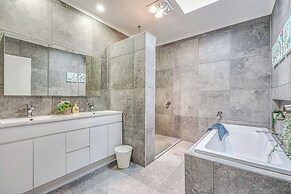 StayAU Gorgeous 5BR BBQ Home Geelong