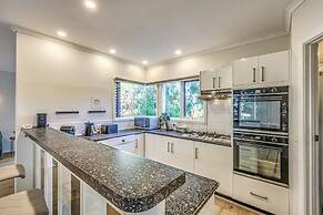 StayAU Gorgeous 5BR BBQ Home Geelong