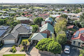 StayAU Gorgeous 5BR BBQ Home Geelong