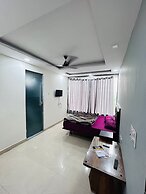 ICY White Varn Residency