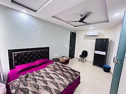 ICY White Varn Residency