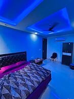 ICY White Varn Residency