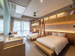 LACER OKINAWA NAHA TOMARIPORT