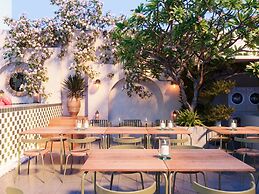 UNIQUE Creative - Grand Residence - Rooftop Pool