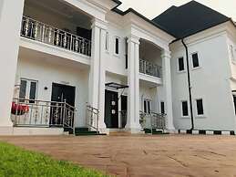 El- Rey Luxury Apartment