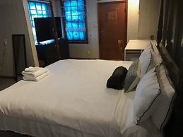 Walk to Downtown Scene