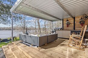 Whiskey Bay Hideaway Your Riverside Escape