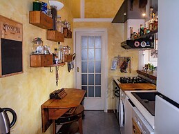 WINE HOUSE- SALUTATI 78